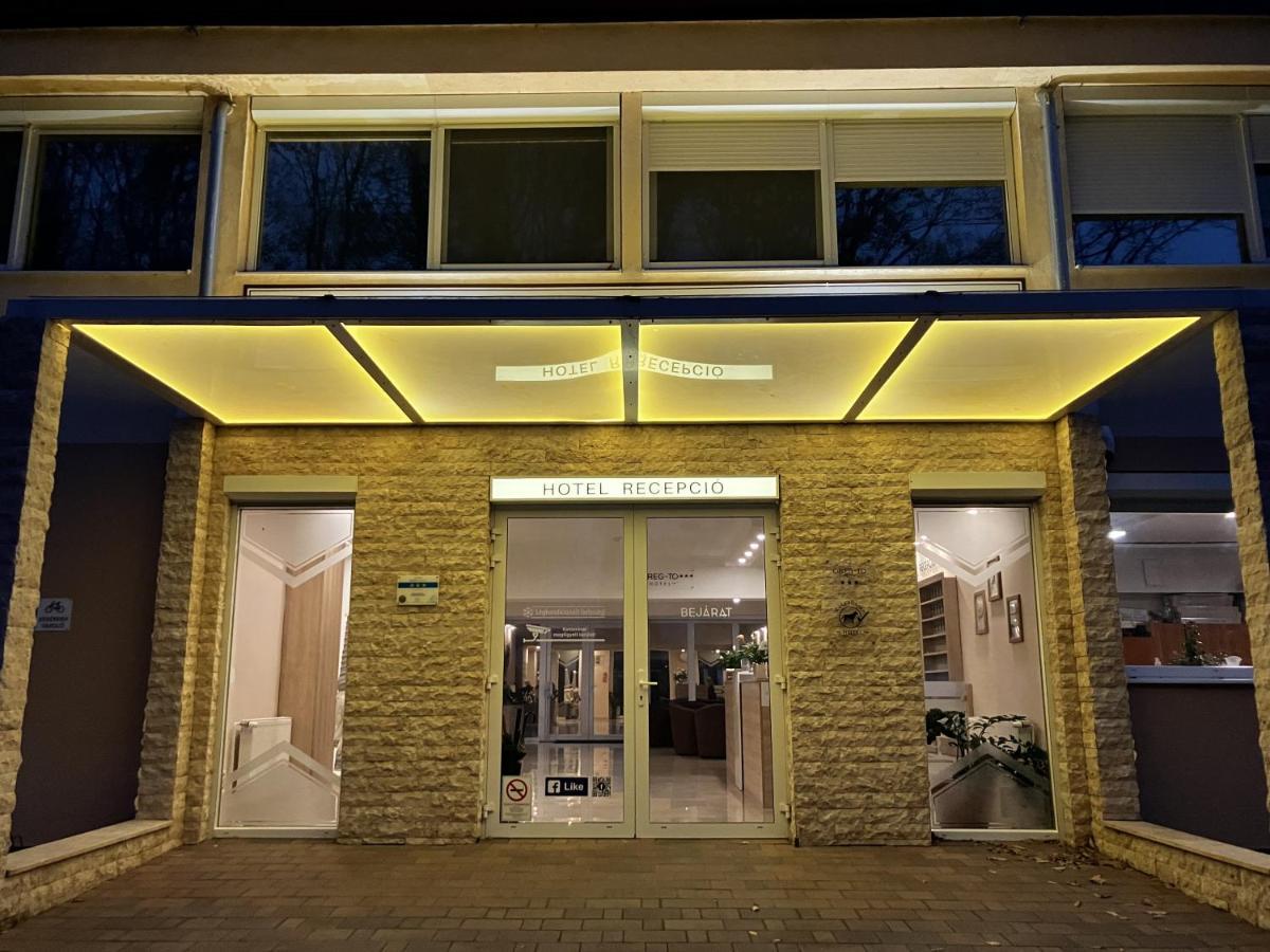 Oereg-To Youth Hostel Тата Экстерьер фото