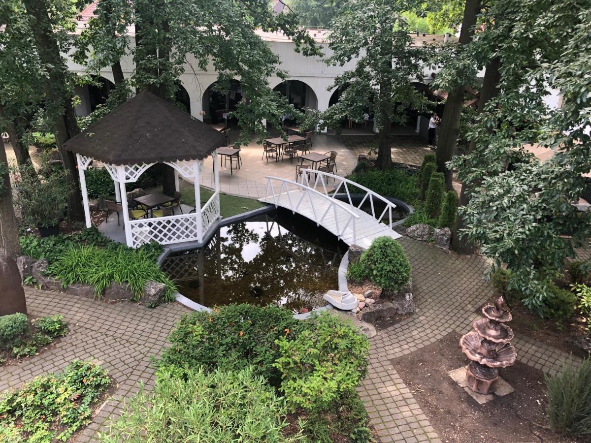 Oereg-To Youth Hostel Тата Экстерьер фото