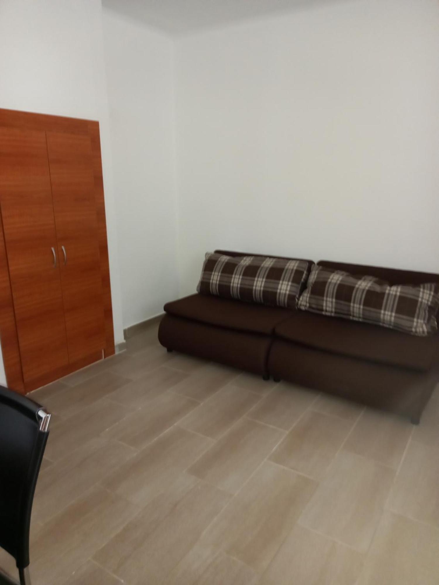 Oereg-To Youth Hostel Тата Экстерьер фото